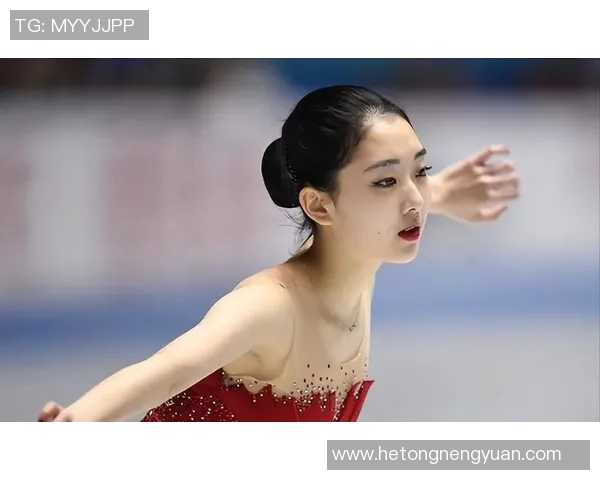 足球场上的优雅与力量珍珠装点的明星球员魅力四射