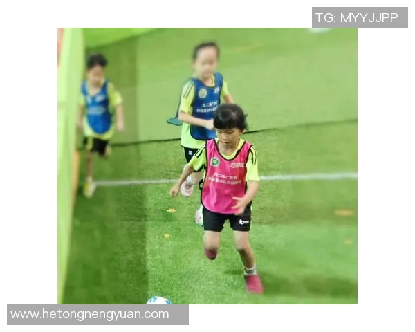 足球明星孩子们的超萌日常视频合集让你心都化了